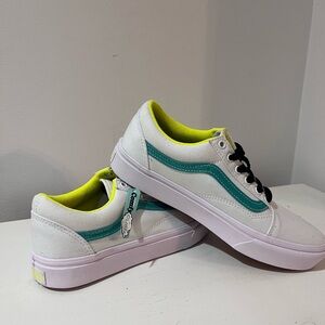 Brand new women’s 5.5 Vans White and Teal Sneakers